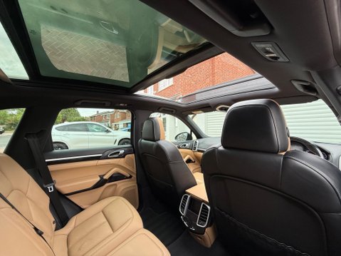 Porsche Cayenne 4.2 TD V8 S TiptronicS 4WD Euro 6 (s/s) 5dr 26