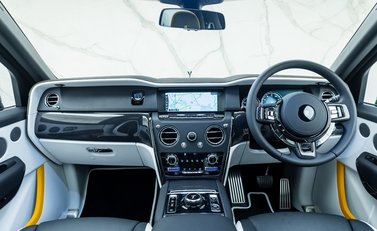 Rolls-Royce Cullinan Black Badge 22