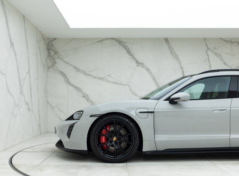 Porsche Taycan GTS Sport Turismo 26
