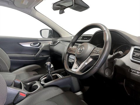 Nissan Qashqai 1.6 DIG-T N-Connecta SUV 5dr Petrol Manual Euro 6 (s/s) (163 ps) 12