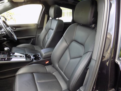 Porsche Macan 2.0T PDK 4WD SUV 32