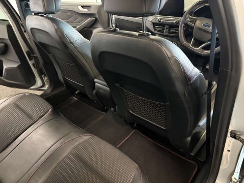 Ford Focus 1.0 Focus ST-Line X 5dr 35