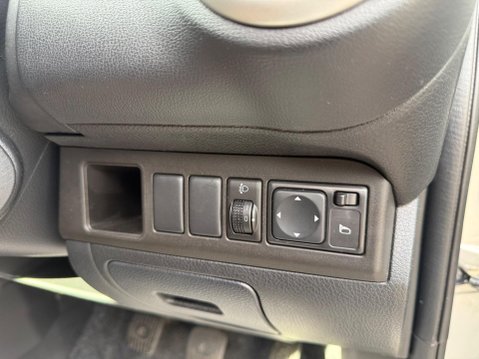Nissan Note 1.4 16V n-tec Euro 4 5dr 26