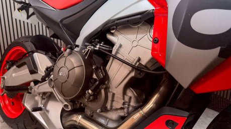 Aprilia Tuono 660 2021 ONLY 11K STUNNING BIKE NEW TYRES MID WEIGHT NAKED 22