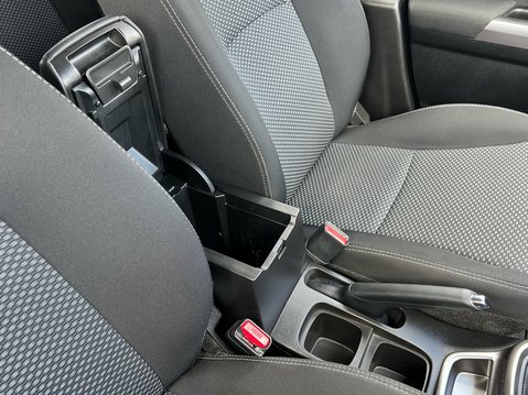 Suzuki Vitara SZ-T BOOSTERJET MHEV 28