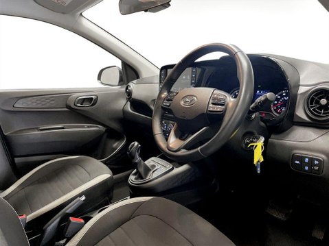Hyundai i10 1.0 SE Connect Hatchback 5dr Petrol Auto Euro 6 (s/s) (67 ps) Air Con - All 12