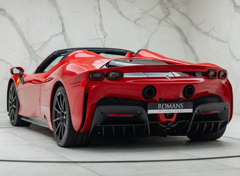 Ferrari SF90 Spider 13