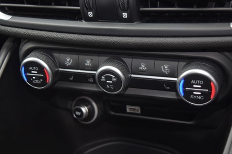 Alfa Romeo Giulia V6 BITURBO QUADRIFOGLIO 34