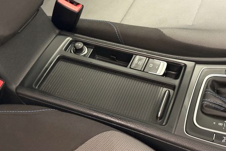 Volkswagen Golf e-Golf Hatchback 5dr Electric Auto (115 ps) 60