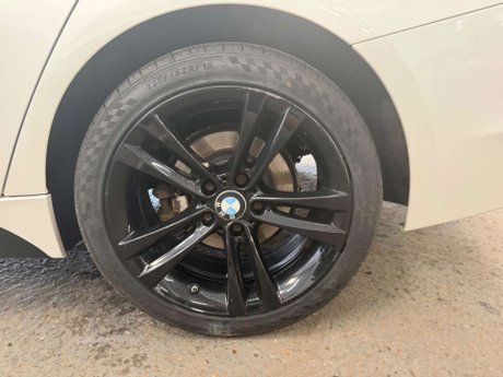BMW 3 Series 2.0 318d Sport Euro 5 (s/s) 4dr 23