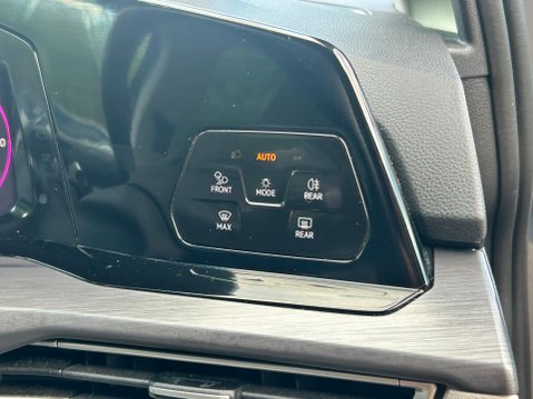 Volkswagen Golf STYLE ETSI DSG 20