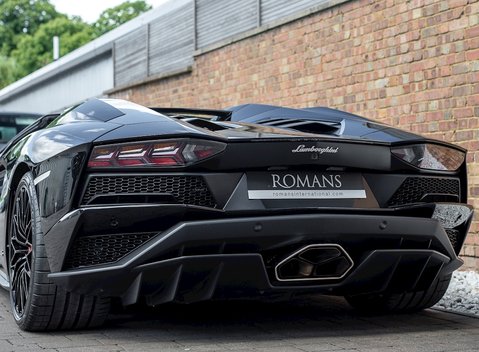 Lamborghini Aventador S LP740-4 Roadster 27