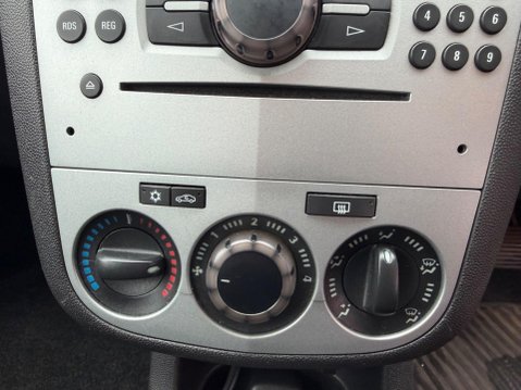 Vauxhall Corsa 1.4 16V Exclusiv Auto Euro 5 3dr (A/C) 21