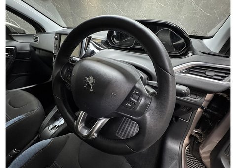 Peugeot 208 1.6 VTi Allure Hatchback 5dr Petrol Auto Euro 5 (120 ps) 35