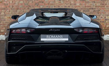 Lamborghini Aventador S LP740-4 Roadster 5