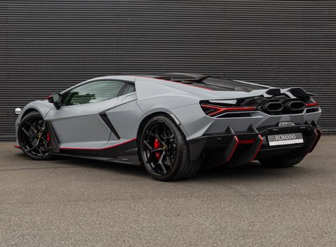 Lamborghini Revuelto 4