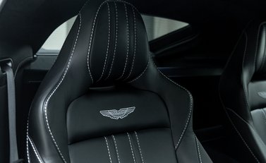 Aston Martin Vantage V8 15