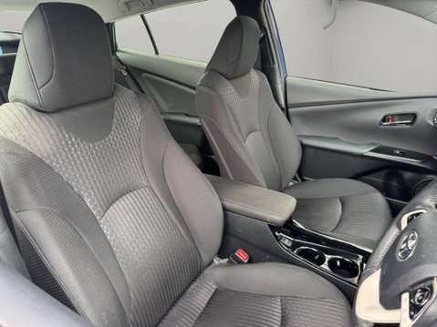 Toyota Prius 1.8 VVT-h Business Edition Plus CVT Euro 6 (s/s) 5dr (15in Alloy) 9