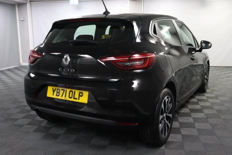 Renault Clio ICONIC TCE 11