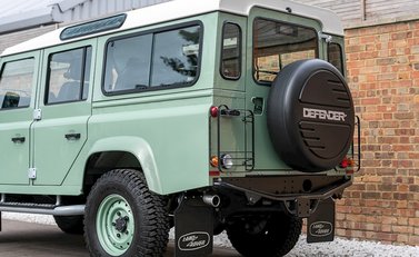 Land Rover Defender 110 Heritage Station Wagon 22