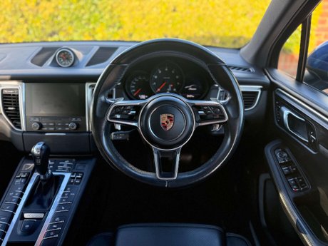 Porsche Macan 2.0 Macan Semi-Auto 4WD 5dr 33