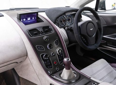 Aston Martin Vantage S V12 9