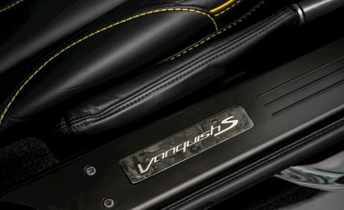 Aston Martin Vanquish S 20
