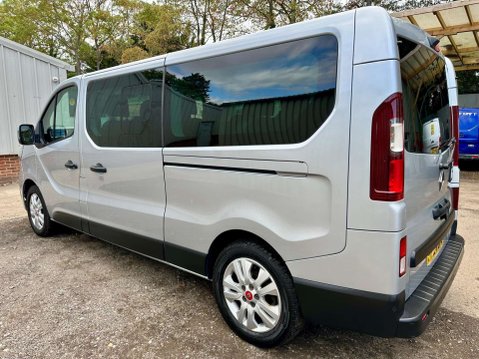 Renault Trafic 2.0 dCi LL30 Advance EDC L2 H1 Euro 6 (s/s) 5dr (9 Seat) 8