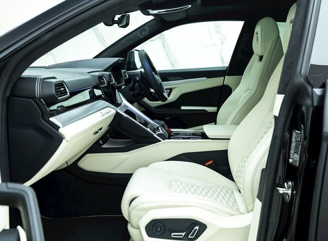 Lamborghini Urus 14