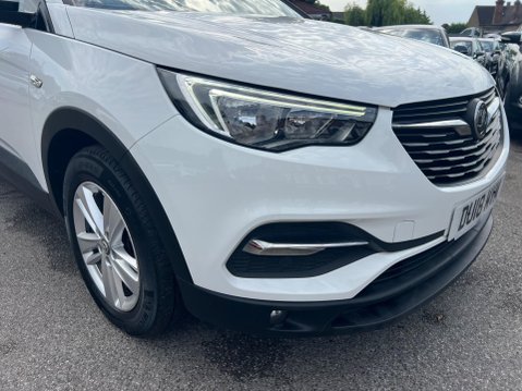 Vauxhall Grandland X 1.2 Turbo SE Euro 6 (s/s) 5dr 12