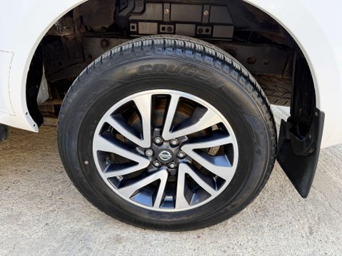 Nissan Navara 2.3 Navara N-Connecta dCi 4WD 5dr 52