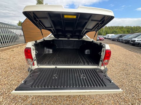 Toyota Hilux 2.4 HI-Luxury Invincible X D-4D 4WD Double Cab Auto 4WD 5dr 6