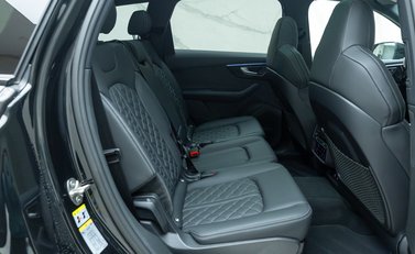 Audi SQ7 BLACK EDITION 18