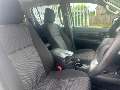 Toyota Hilux ACTIVE 4WD D-4D DCB 13