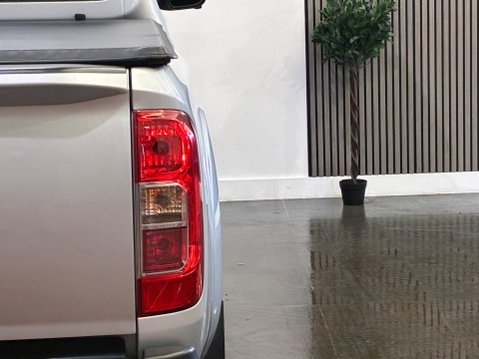 Nissan Navara 2.3 dCi Tekna 4WD Euro 6 (s/s) 4dr 19
