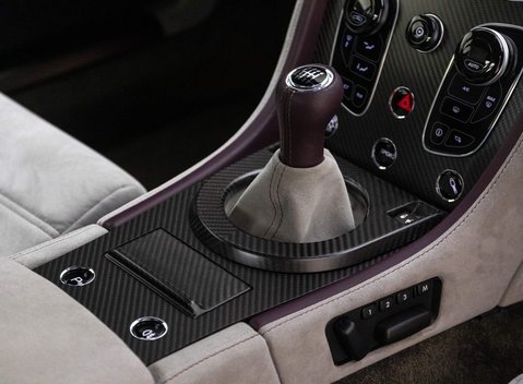 Aston Martin Vantage S V12 13