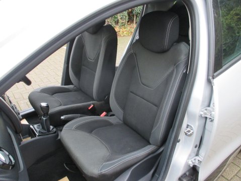 Renault Clio 0.9 TCe Play Euro 6 (s/s) 5dr 22