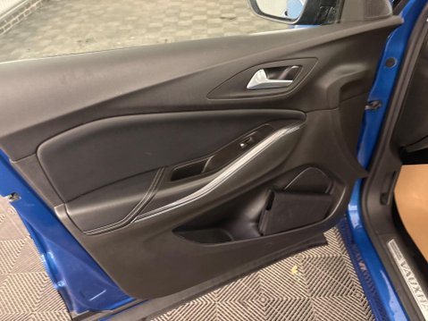 Vauxhall Grandland X 1.2 Turbo Sport Nav Auto Euro 6 (s/s) 5dr 31