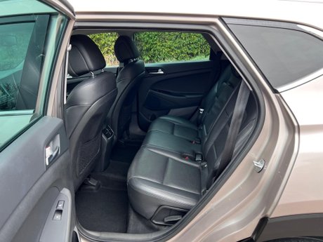 Hyundai TUCSON 2.0 CRDi Premium Auto 4WD Euro 6 5dr 39