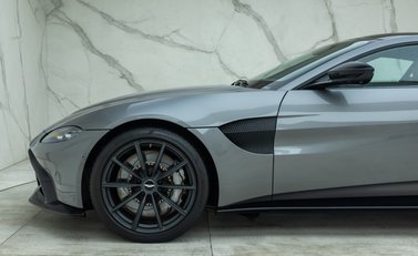 Aston Martin V8 Vantage 23