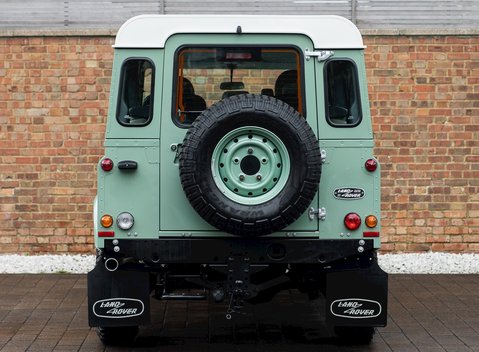 Land Rover Defender 110 Heritage Station Wagon 5