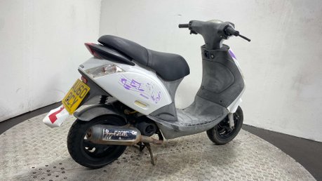 Piaggio Zip 2010 2 STROKE PROJECT SCOOTER SPARES OR REPAIR 50CC 2