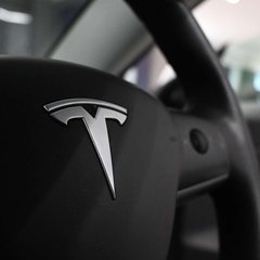 Tesla Model 3 PERFORMANCE AWD 1