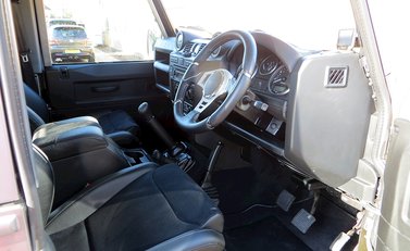 Land Rover Defender 90 XS 10