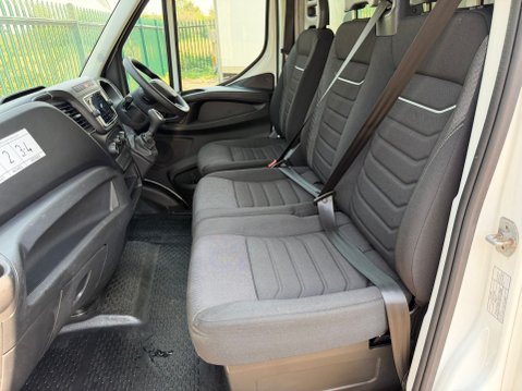 Iveco Daily 2.3D HPI 14V 35C 3450 HiMatic Euro 6 (s/s) 2dr, Curtain Side, MWB L2, DRW 26