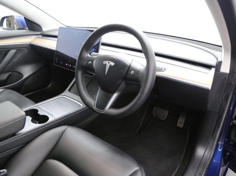 Tesla Model 3 Standard Range Plus Auto RWD 4dr 17
