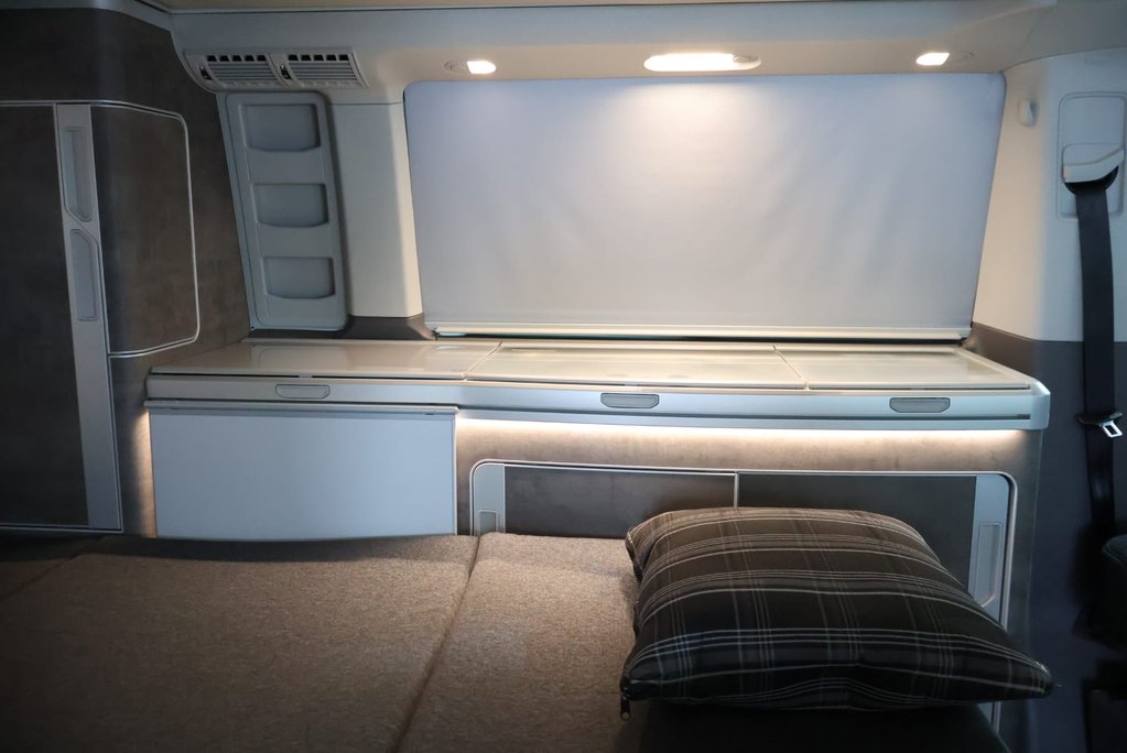 Volkswagen California OCEANI 4MOTION DSG HUGE SPEC VERY RARE  5 YEAR WARRANTY FROM NEW  4 BERTH 38