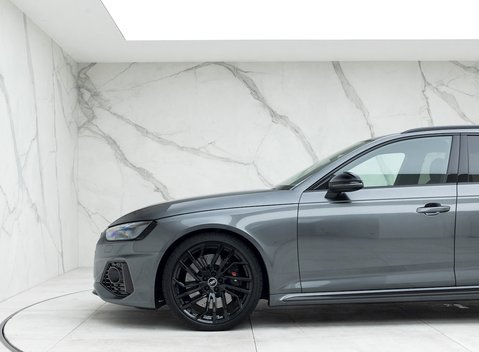 Audi RS4 Avant Carbon Black 32