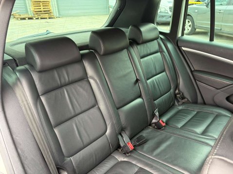 Volkswagen Tiguan 2.0 Tiguan R-Line TDI BlueMotion Technology 4Motion Semi-Automatic 4WD 5dr 35