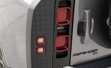 Land Rover Defender 110 HSE P300 29